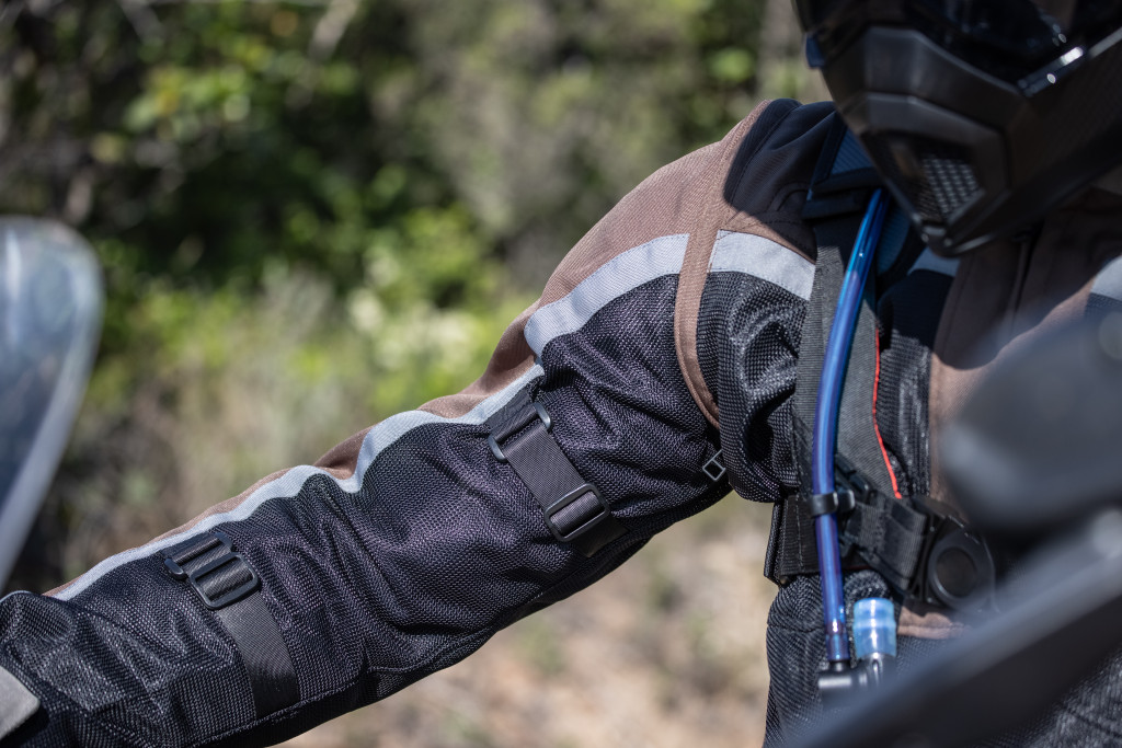 古着 90s DAiNESE ダイネーゼ 2way ジャケット ブルゾン ツーリングに最適なジャケットの選び方 - ダイネーゼジャパン